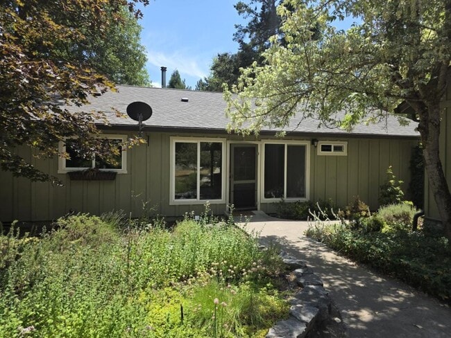 444 Sheraton Dr in Williams, OR - Building Photo - Building Photo