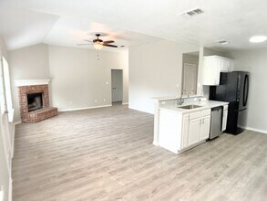 3913 Periwinkle Dr in Fort Worth, TX - Building Photo - Building Photo