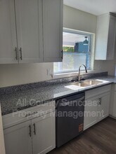 648 16th Ln in Palm Harbor, FL - Building Photo - Building Photo