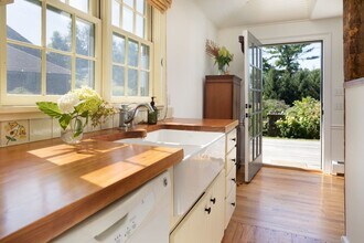 30 Indian Mountain Rd in Salisbury, CT - Foto de edificio - Building Photo