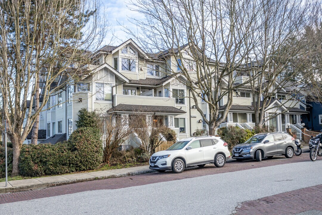 Shalimar Gardens in Vancouver, BC - Building Photo