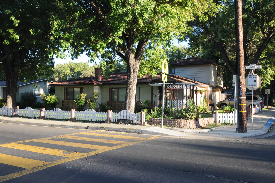 518 Granger Ave in Modesto, CA - Foto de edificio