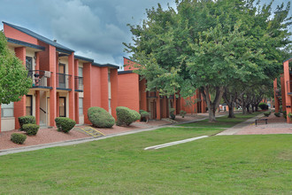 Vista Village Apartments in El Paso, TX - Building Photo - Building Photo