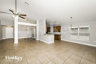 10921 Standing Stone Dr in Wimauma, FL - Building Photo - Building Photo