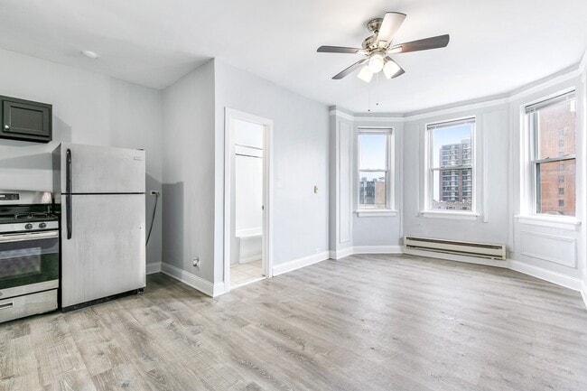 property at 5860 N Kenmore Ave