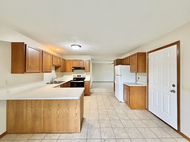 203 Marlboro Ave in Edgerton, WI - Foto de edificio - Building Photo