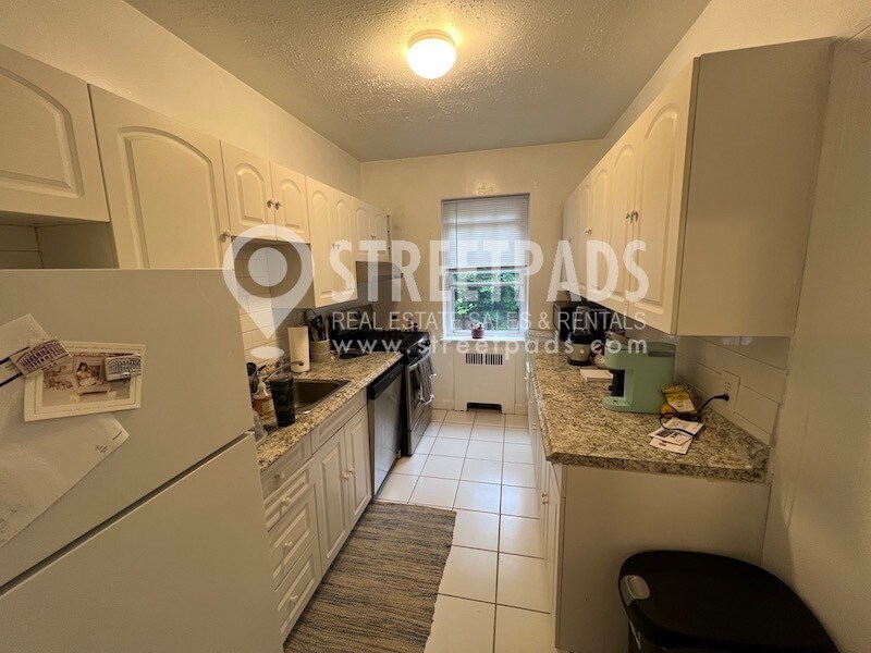 1139 Beacon St, Unit 3 in Brookline, MA - Building Photo