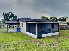 8511 Fish Lake Rd in Tampa, FL - Building Photo - Building Photo