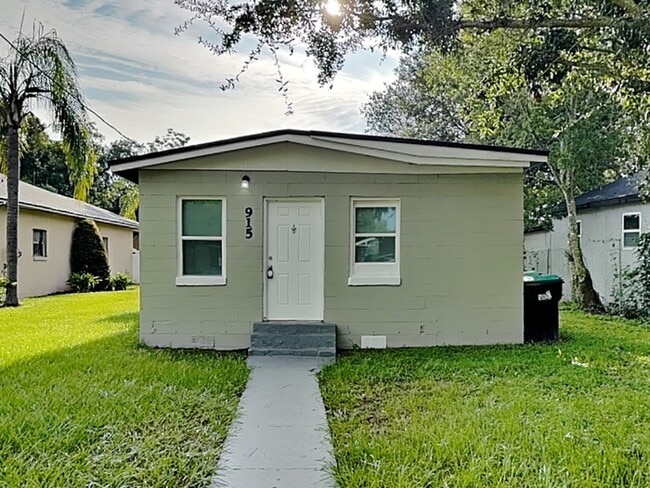 property at 915 Willie Mays Pkwy