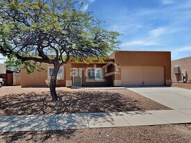 501 W Placita Durango in Tucson, AZ - Building Photo