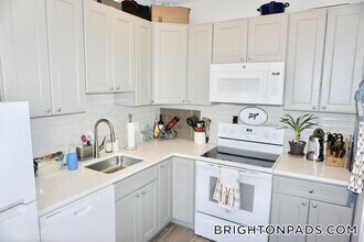 370 Chestnut Hill Ave, Unit 34 in Boston, MA - Foto de edificio - Building Photo