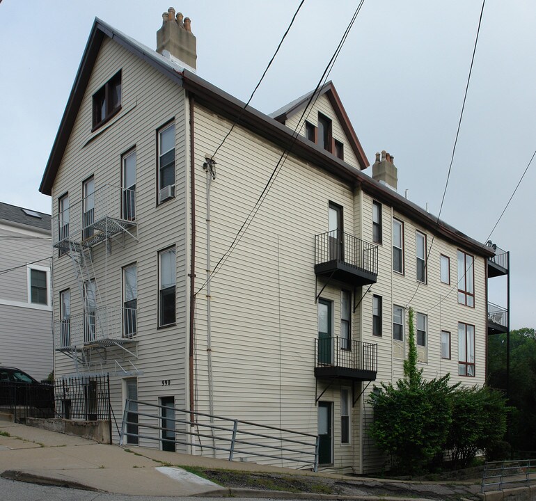 988-990 Hatch St in Cincinnati, OH - Foto de edificio