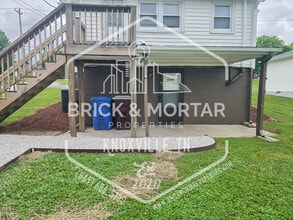 657 E Lincoln Rd in Alcoa, TN - Foto de edificio - Building Photo