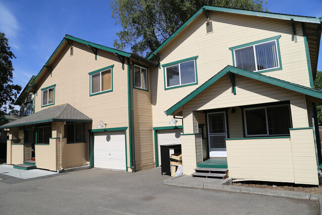 1404 Slater St in Santa Rosa, CA - Building Photo - Building Photo