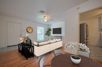 5513 Fairdale Ln in Houston, TX - Building Photo - Building Photo