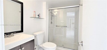 3731 N Country Club Dr, Unit 926 in Aventura, FL - Building Photo - Building Photo