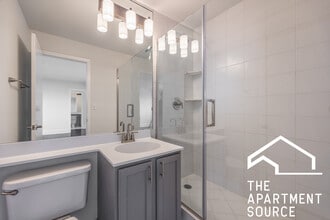 1337 N Dearborn St, Unit 14C in Chicago, IL - Building Photo - Building Photo