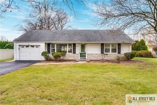 1474 Huron Rd in North Brunswick, NJ - Building Photo