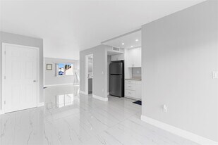 5925 SW 36th Ct in Davie, FL - Building Photo