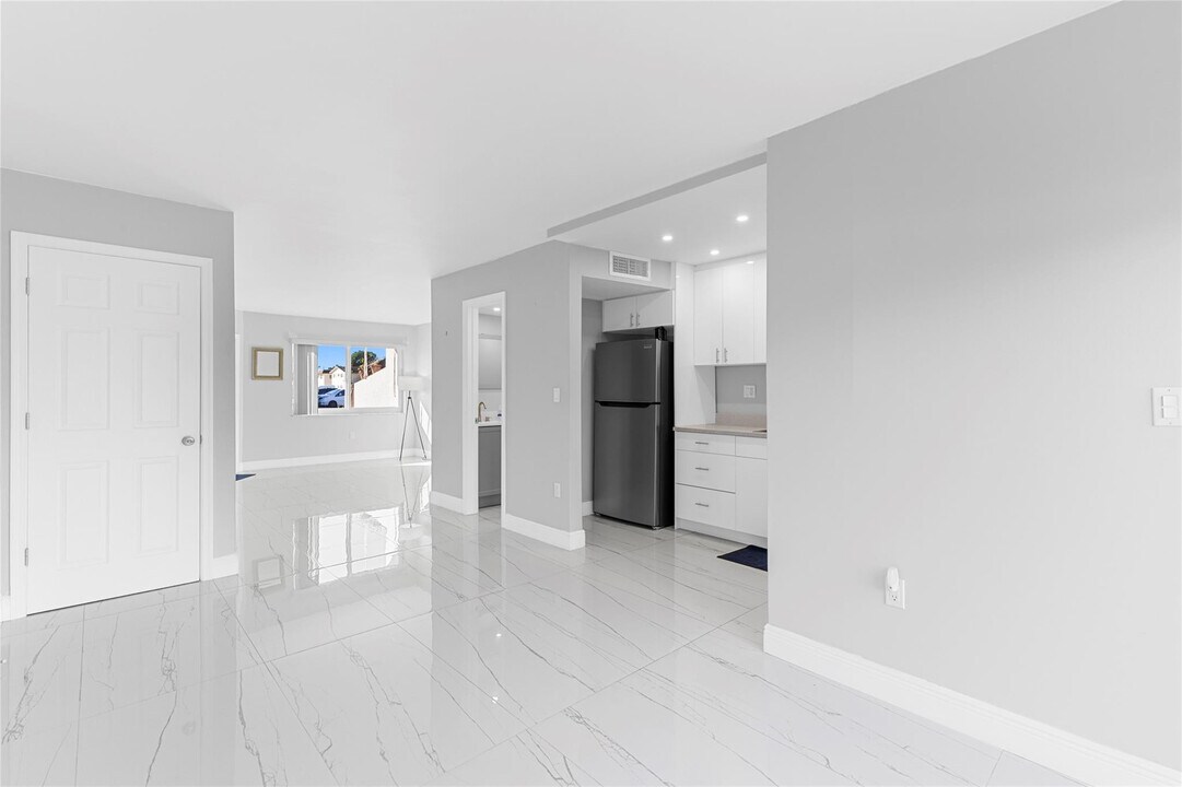 5925 SW 36th Ct in Davie, FL - Building Photo