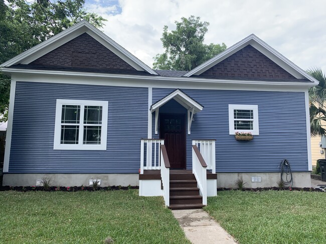 239 E Woodlawn Ave