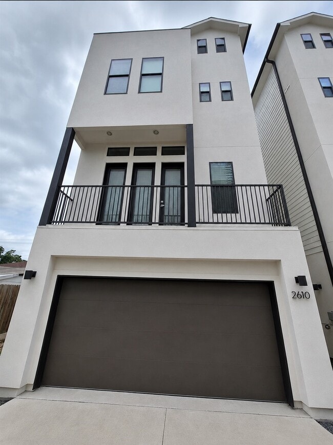 property at 2610 Polk St