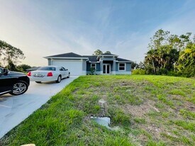 2524 39th St W in Lehigh Acres, FL - Building Photo