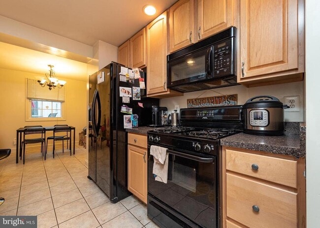 909 S Potomac St in Baltimore, MD - Building Photo - Building Photo
