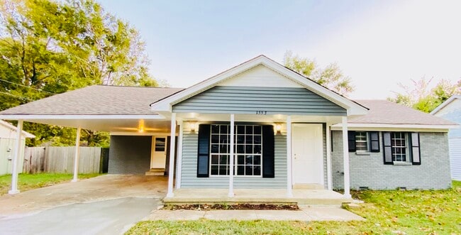 property at 1553 Vicksburg Dr