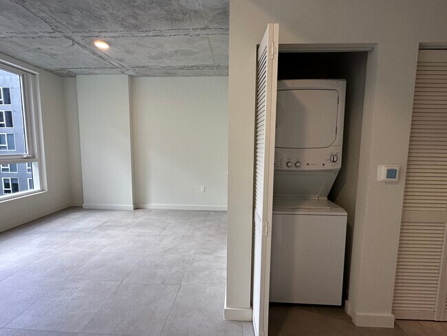 340 NW 32nd St, Unit S3 in Miami, FL - Building Photo - Building Photo