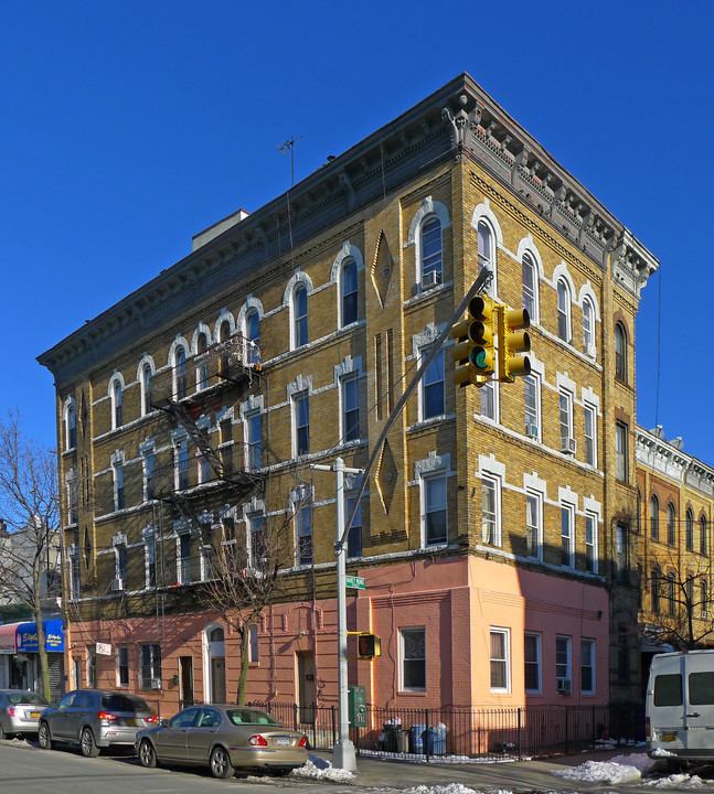 17-11 Linden St in Ridgewood, NY - Building Photo