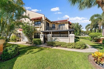 3 Uno Lago Dr in North Palm Beach, FL - Building Photo - Building Photo