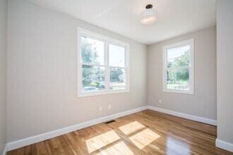 75 Summer St, Unit 1 in Medford, MA - Building Photo - Building Photo