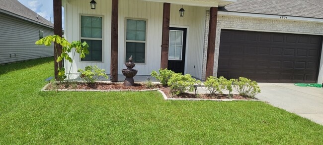 property at 4904 Park Shore Dr