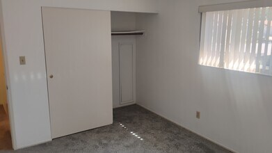 8732 Woodman Way in Sacramento, CA - Building Photo - Building Photo