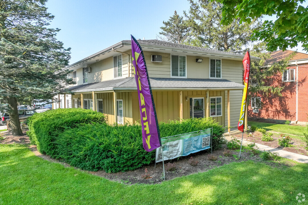 Terraces at Dekalb on Greenbrier Road in Dekalb, IL - Building Photo