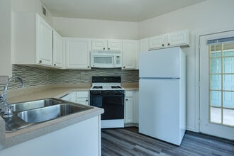 Hills of Aberdeen Apartment Homes in Valparaiso, IN - Building Photo - Interior Photo