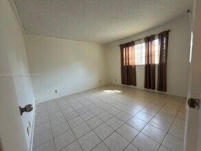 30 SE 4th Ave in Hallandale Beach, FL - Building Photo - Building Photo