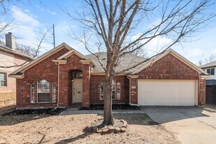 3704 St Johns Dr in Denton, TX - Building Photo