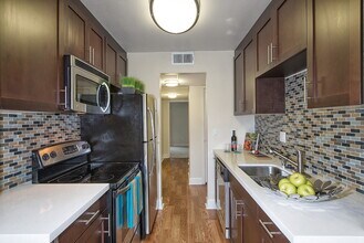 CentrePointe in San Diego, CA - Foto de edificio - Building Photo