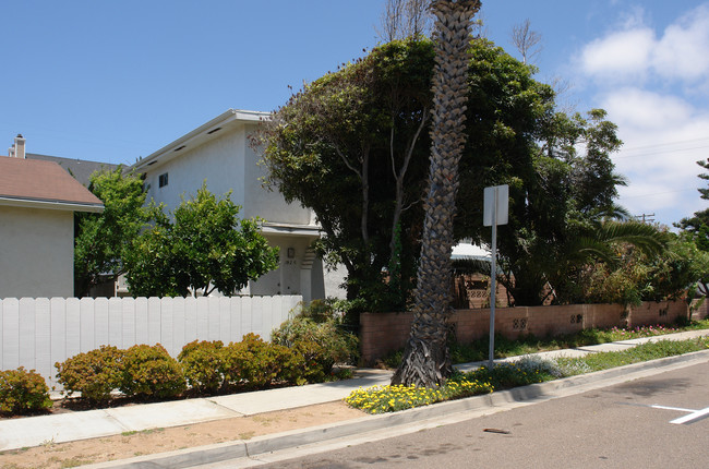 192 Ebony Ave in Imperial Beach, CA - Foto de edificio - Building Photo