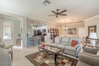 8172 Chianti Ln in Naples, FL - Foto de edificio - Building Photo