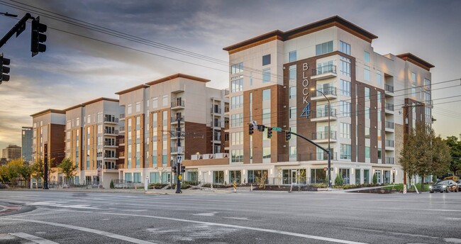 Block 44 in Salt Lake City, UT - Foto de edificio - Building Photo