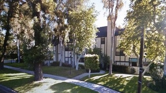 109 W Rosewood Ct in Ontario, CA - Building Photo