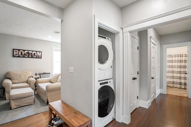 17 Howes St in Boston, MA - Building Photo - Building Photo