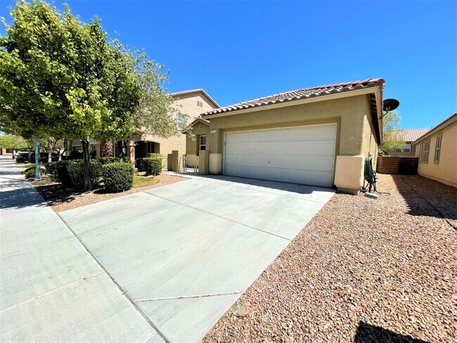 2121 Silvereye Dr in North Las Vegas, NV - Building Photo - Building Photo
