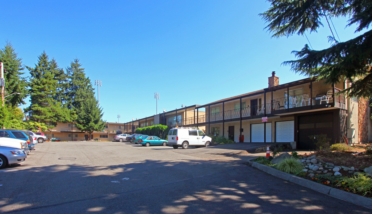 Windsor Court Apartments in Seattle, WA - Building Photo