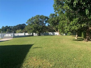 7625 SW 75th Ave in Miami, FL - Building Photo - Building Photo