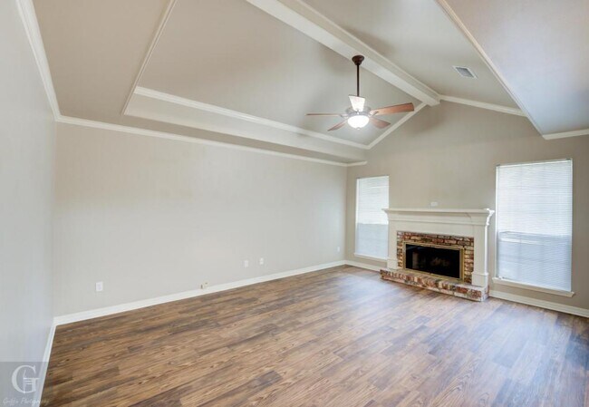 5806 Hollyhock Ln in Bossier City, LA - Foto de edificio - Building Photo