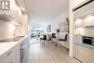 119 Denison Ave in Toronto, ON - Building Photo